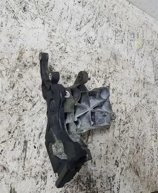 Volkswagen Phaeton Engine mounting bracket