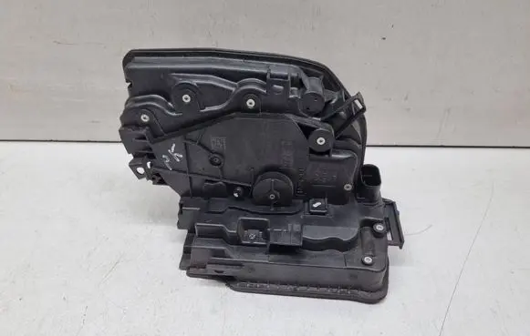 BMW 2 F46 Front door lock 7281937
