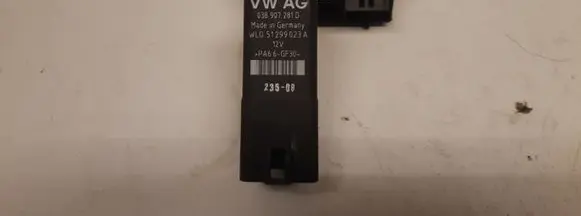 Volkswagen Jetta V Glow plug pre-heat relay 038907281D
