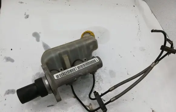 Chrysler Pacifica Master brake cylinder 609812 P0472115AD