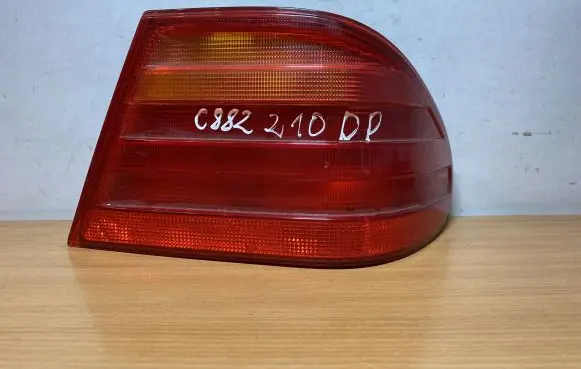 Mercedes-Benz E W210 Rear/tail lights A2108204464 C882