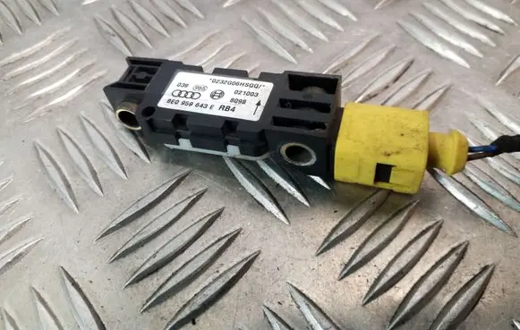 Audi A6 S6 C5 4B Airbag deployment crash/impact sensor 8E0959643E
