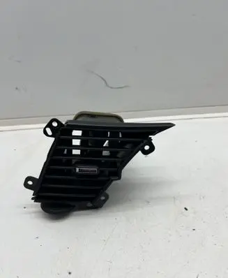 Iveco Daily 6th gen Dash center air vent grill 227015
