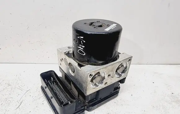 Volvo V40 ABS Pump 31317628 31400645 31317074