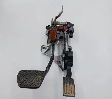 Nissan Leaf II (ZE1) Pedal assembly 