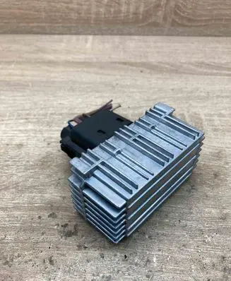 Opel Vectra C Glow plug pre-heat relay 09132691