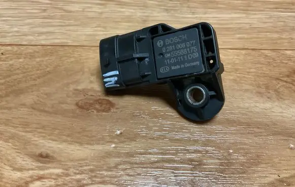 Opel Insignia A Air pressure sensor 55568175 0281006077 1101111D09