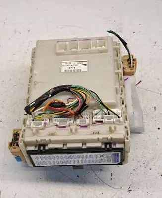 Toyota Prius (XW20) Fuse module 9711 8273047290