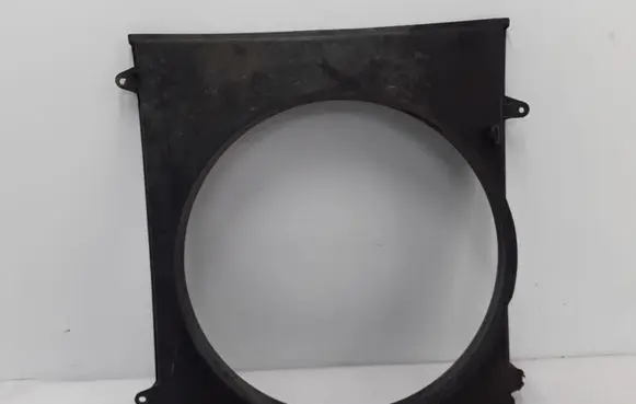 Radiator cooling fan shroud