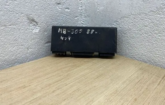 Mercedes-Benz E W124 Light module LCM 1265420032 8951001