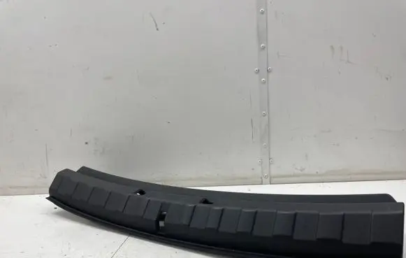Trunk/boot sill cover protection