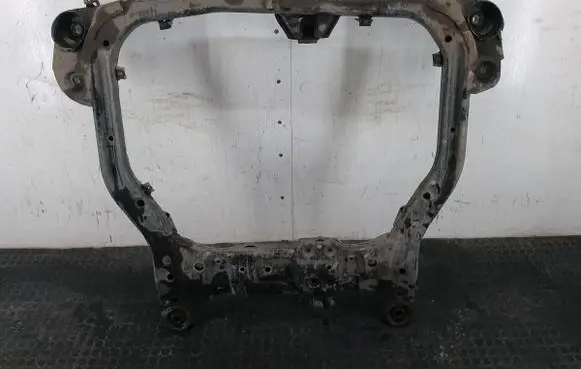 Hyundai i30 Front subframe 62405-2L000