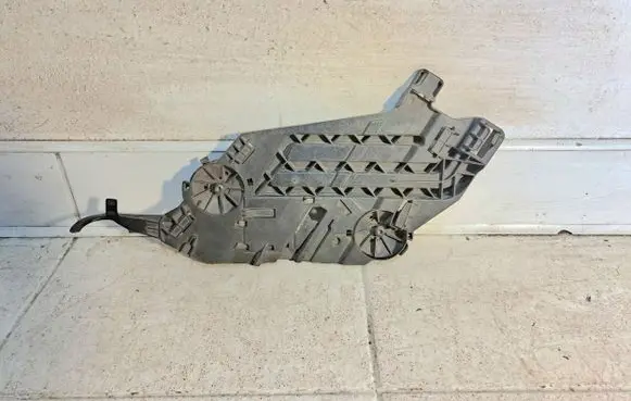 Skoda Octavia Mk2 (1Z) Headlight/headlamp mounting bracket 17035201