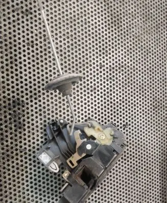 Volkswagen Caddy Front door lock