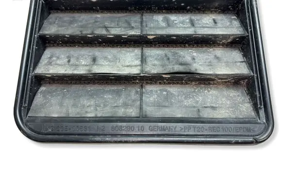 BMW 4 F32 F33 Quarter panel pressure vent 9176945