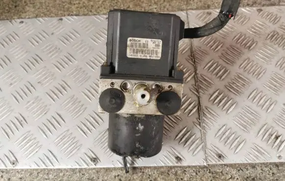 Skoda Fabia Mk1 (6Y) ABS Pump 0265800003 6Q0907379G