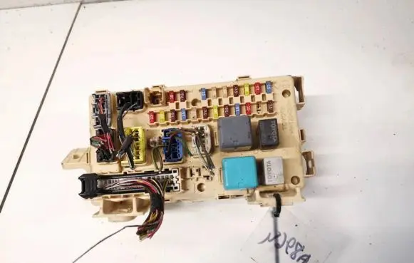 Toyota Avensis T250 Fuse box set 8264105040a 82641-05040-a