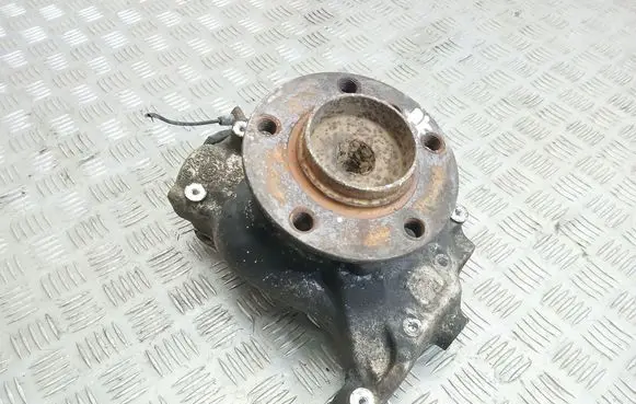 BMW 7 E65 E66 Front wheel hub spindle knuckle