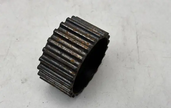 Volkswagen Touran I Crankshaft gear 038105263F