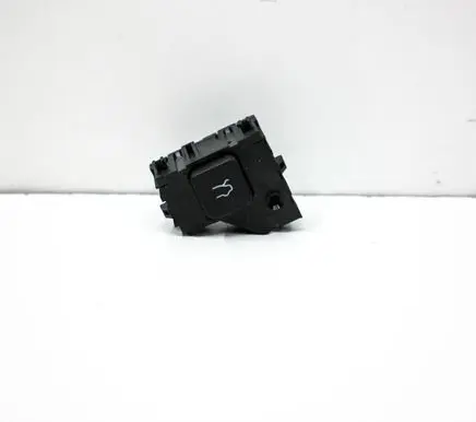 Alfa Romeo Giulia Tailgate/boot open switch button 01561143450