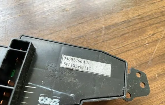 Chrysler Sebring (ST-22 - JR) Electric window control switch 39754D