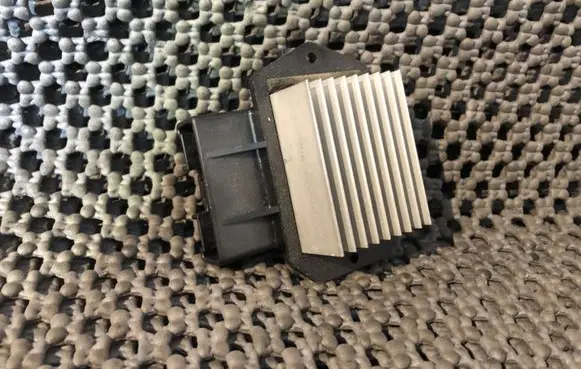 Toyota Corolla Verso AR10 Heater blower fan relay 4993002121