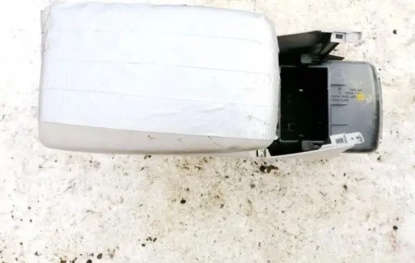 Toyota Highlander XU40 Armrest 588200e020 58820-0e020