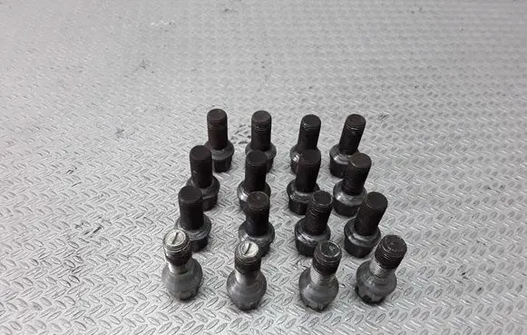 Volkswagen Golf IV Nuts/bolts 