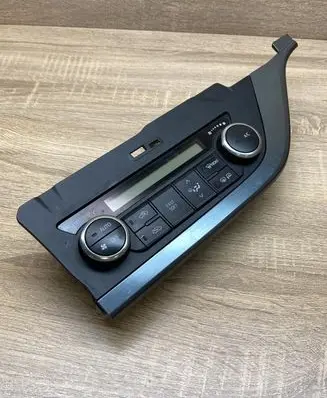 Toyota Auris E180 Climate control unit 75F542