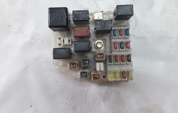 Toyota RAV 4 (XA20) Fuse box set 0172 0172953.b.13
