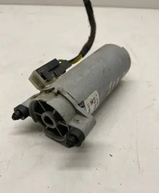 Mercedes-Benz CLS C219 Seat adjustment motor 0130002625