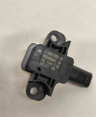 Mercedes-Benz GLS X166 Airbag deployment crash/impact sensor A1668210351 56054084AA