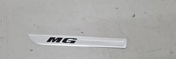 MG HS Foot area side trim 325ATS