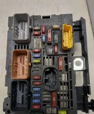 Citroen C5 Fuse box set 9675877980