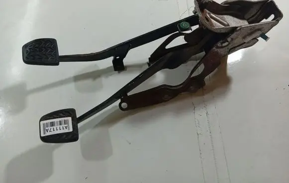 Toyota Aygo AB10 Clutch pedal 471100H020