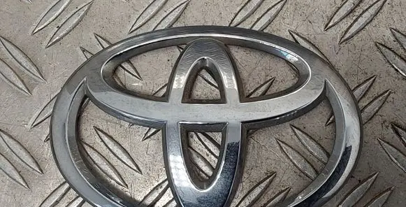 Toyota Verso Manufacturers badge/model letters 9097502073 9097502086