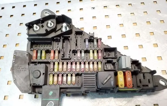 BMW 5 E60 E61 Fuse module 690658806 518811047 6906603