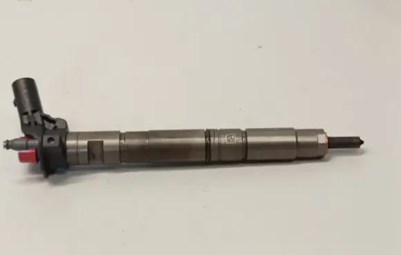 Volkswagen PASSAT B6 Fuel injector 03L130277 0445116030
