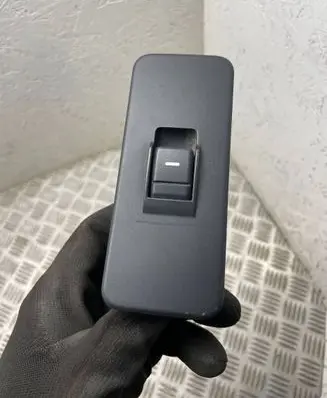 Land Rover Discovery 3 - LR3 Electric window control switch YUD501070PVJ