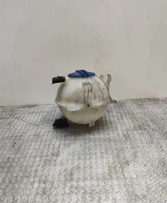 Volkswagen Jetta VI Coolant expansion tank/reservoir 5C0121407