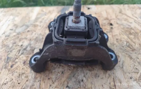 Mini Cooper Countryman R60 Gearbox mounting bracket 