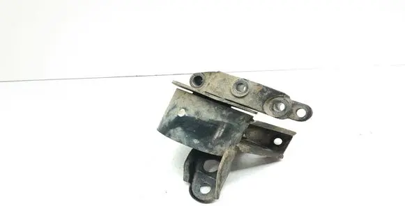 Nissan X-Trail T30 Engine mounting bracket