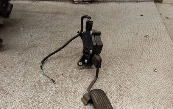 Lexus IS 220D-250-350 Accelerator throttle pedal 7811053030