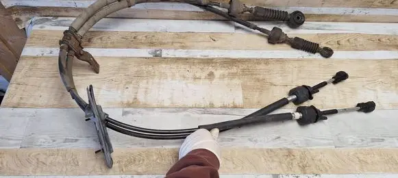 Gear shift cable linkage