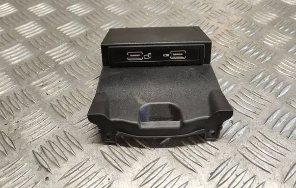 Mercedes-Benz B W246 W242 USB socket connector A1728202100 00690181