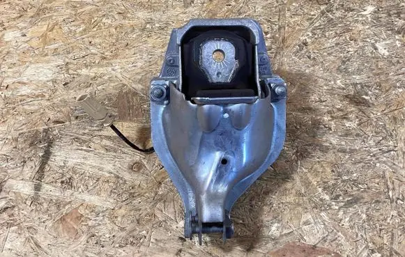 Porsche Macan (95B) Engine mount bracket 8R0199381Q 8k0399060l