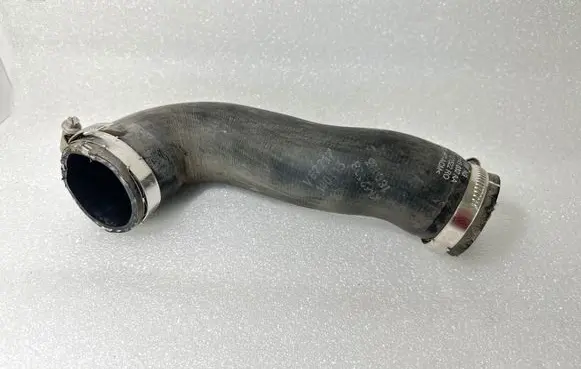 Volkswagen PASSAT B7 Intercooler hose/pipe 1K0145832AA 121522R0