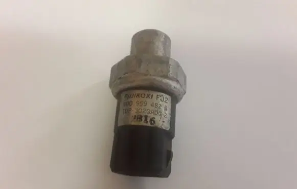 Audi A6 S6 C5 4B Air conditioning (A/C) pressure sensor 8D0959482B 302QADG 302QADG2