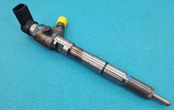 Volkswagen Touran I Fuel injector 03L130277B IMPRK1588875