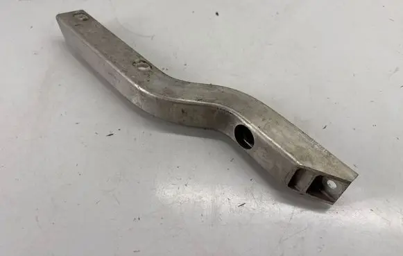 BMW 6 F06 Gran coupe Radiator mount bracket 7583119 17117583119